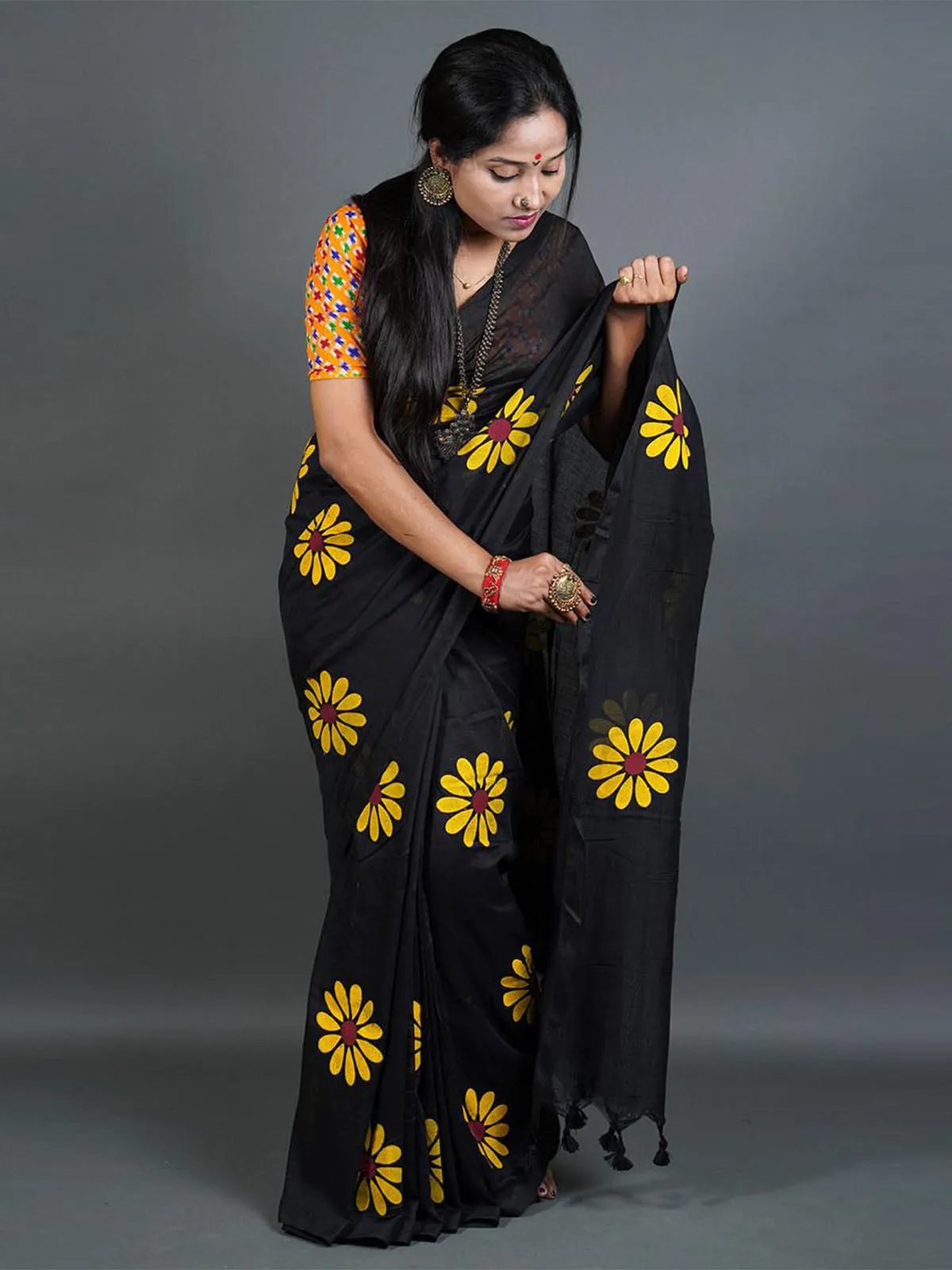 Odette Black Printed Cotton Saree With Unstitched Blouse For Women