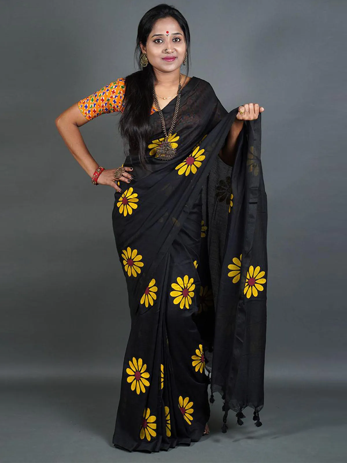 Odette Black Printed Cotton Saree With Unstitched Blouse For Women